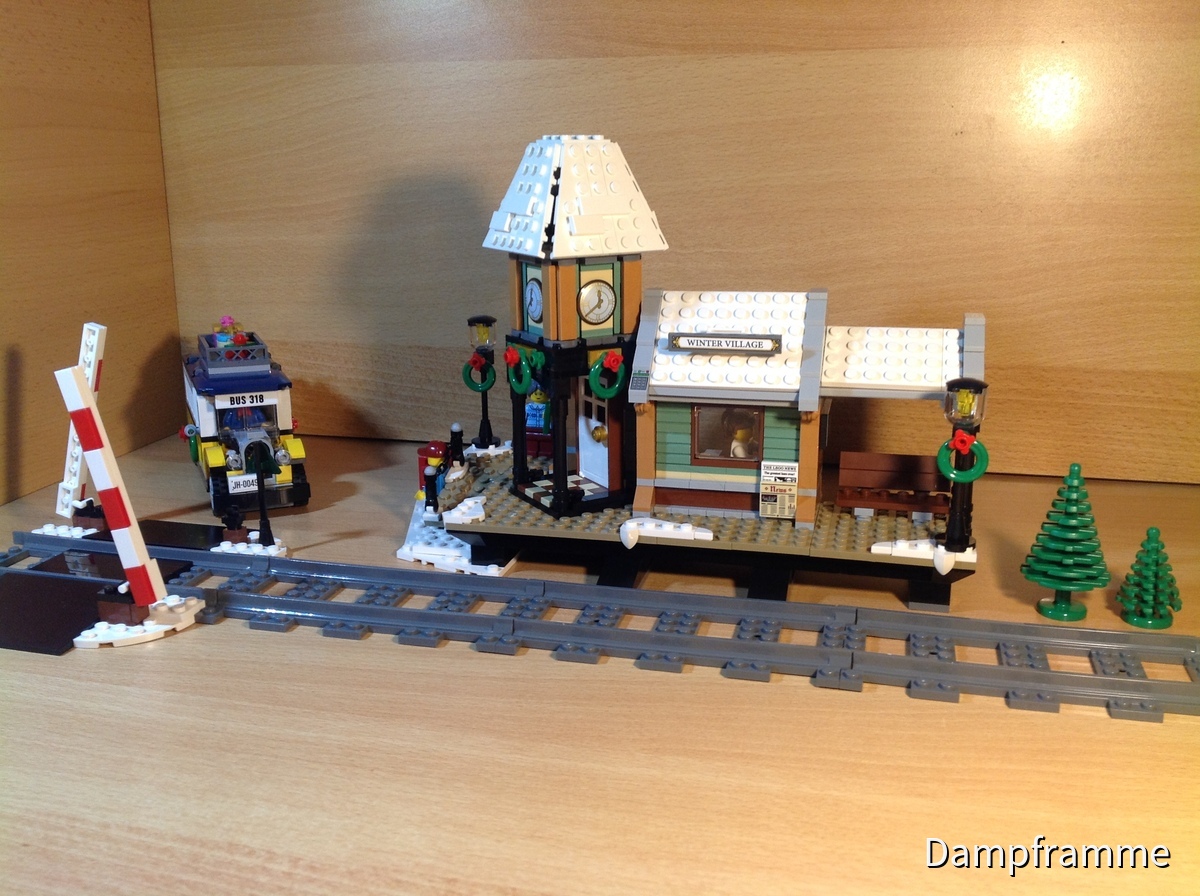 Lego Creator Expert "Winterlicher Bahnhof"