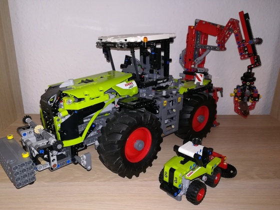 Lego Technic "Mini Claas Xerion" 42102