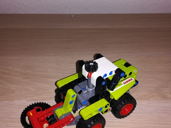 Lego Technic "Mini Claas Xerion" 42102